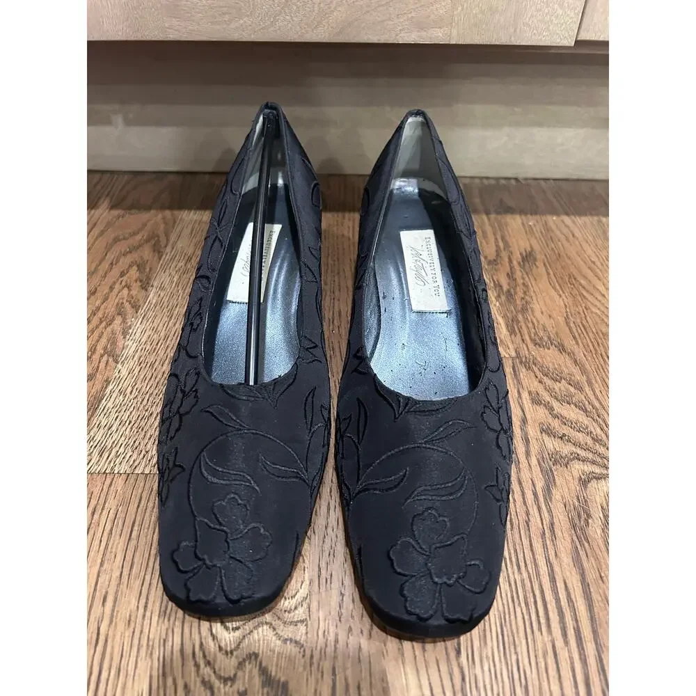 Vtg Lord & Taylor Exclusively for You Embroidered Black Floral Block Heels 9